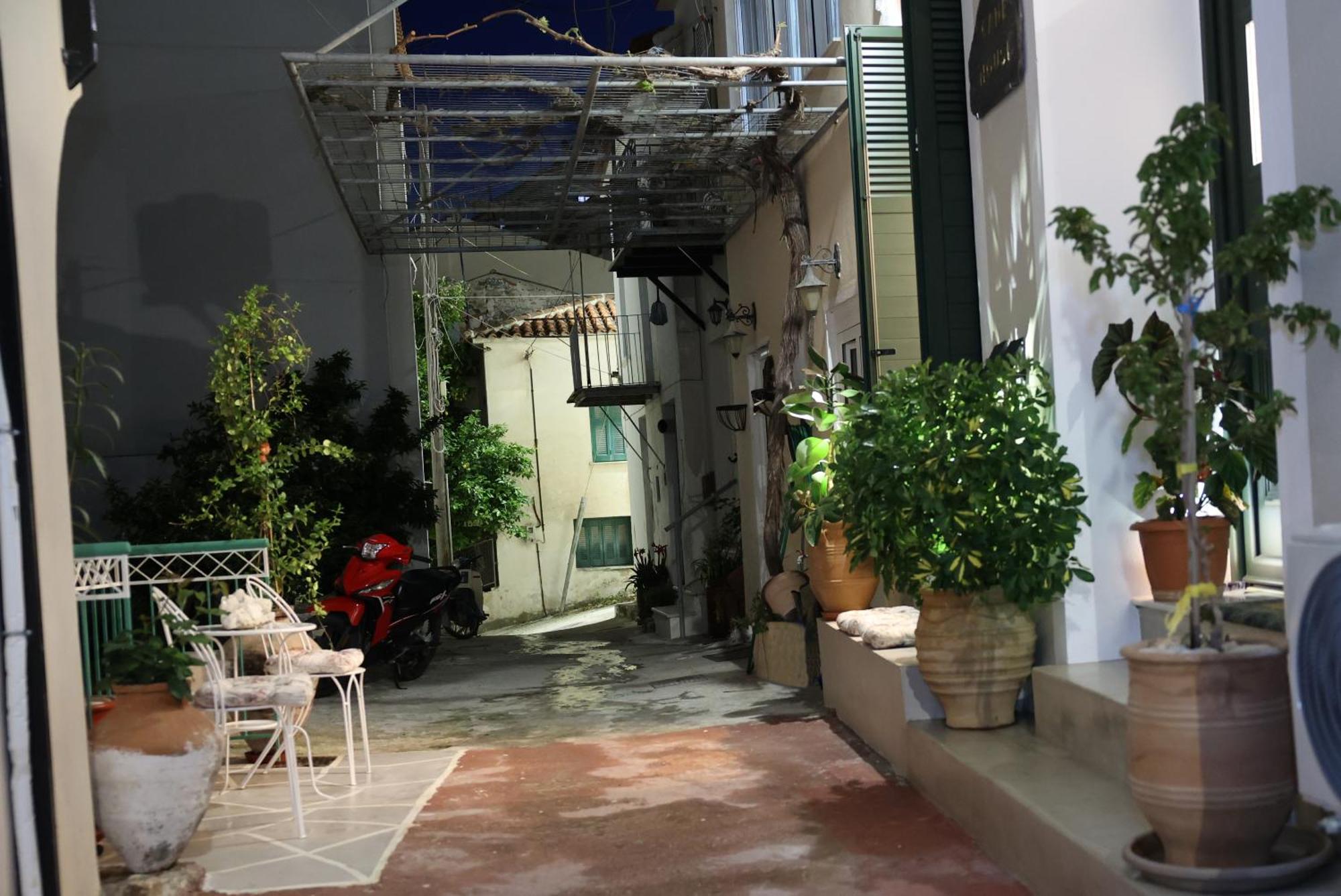 Cane'S Family Guest House Пломарион Экстерьер фото